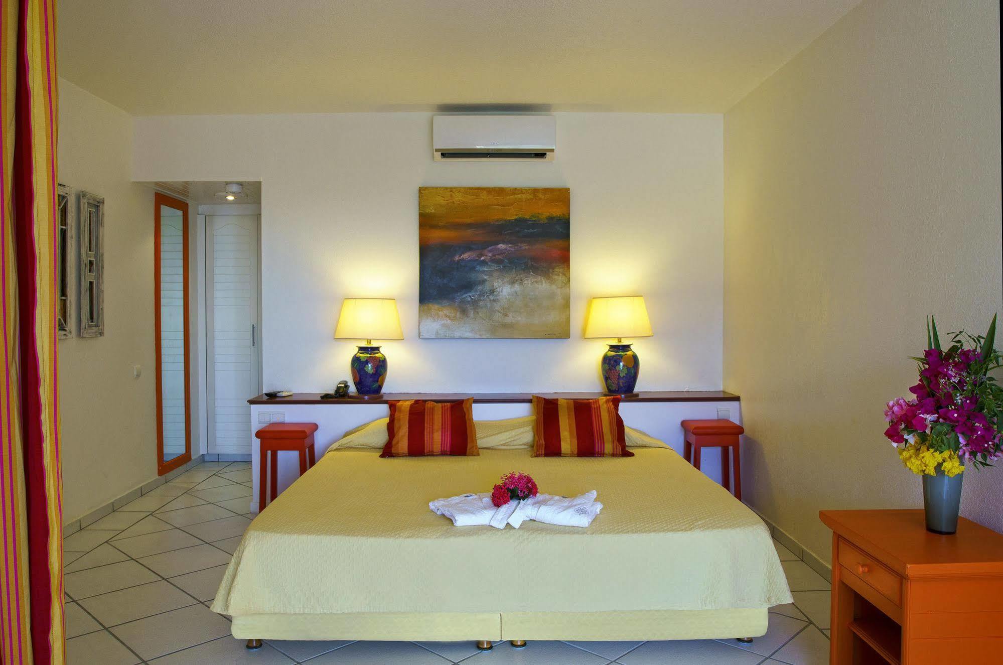 Le Domaine Anse Marcel Beach Resort Екстер'єр фото